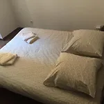 Le Joli Pied-À-Terre